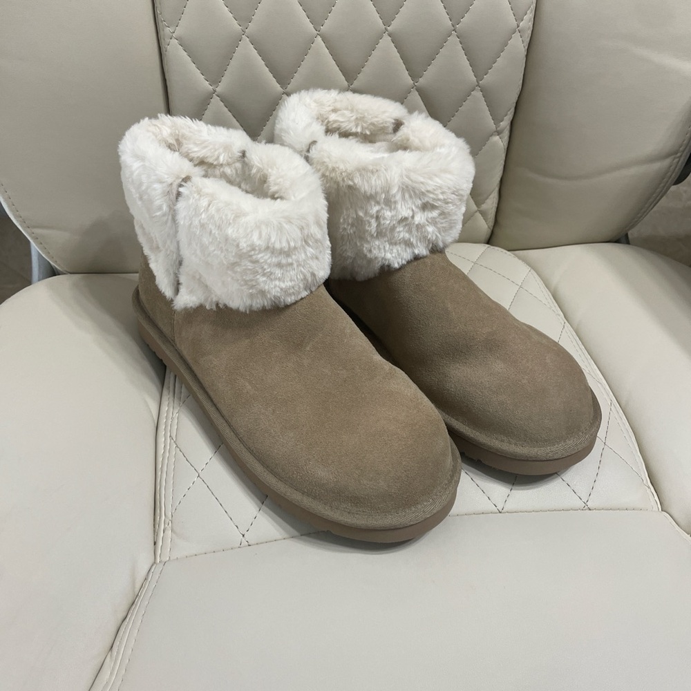 Koolaburra by Uggs Cream Fleece Lining
